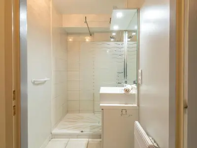 Salle de bains dans l'établissement Apartment L'Oustalet-6 by Interhome