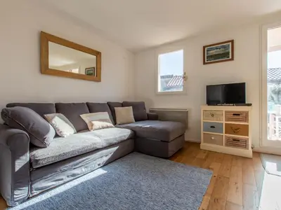 Télévision ou salle de divertissement dans l'établissement Apartment Maison de l'océan-7 by Interhome