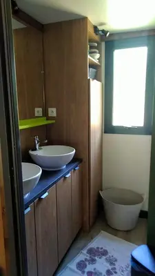 Salle de bains dans l'établissement chalet
