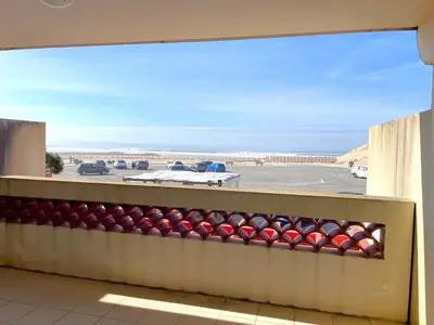 Balcon ou terrasse dans l'établissement Appartement T2 avec Terrasse et Parking - Vue Océan - FR-1-379-172