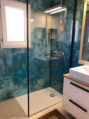 Salle de bains dans l'établissement *Jolie maison proche plage et lac marin, avec piscine, tennis à Soustons Plage*