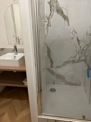 Salle de bains dans l'établissement Studio Cure Thermale Dax - proche parking