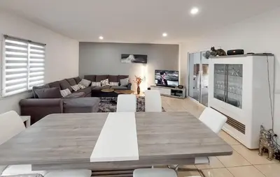 Coin salon dans l'établissement Nice Home In Linxe With Kitchen