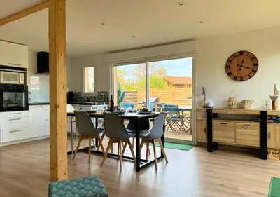 Cuisine ou kitchenette dans l'établissement Chalet Paisible proche du Lac