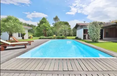 Piscine de l'établissement Le spot Landais - Chambre côté forêt ou située à proximité