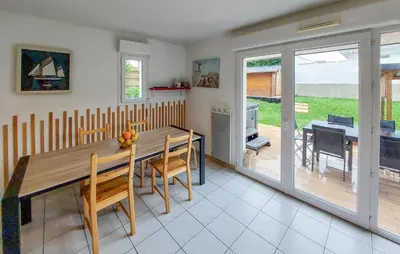 Coin salon dans l'établissement Stunning Home In Angresse With Kitchen