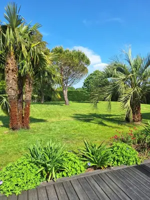 Jardin de l'établissement Le spot Landais - Côté piscine