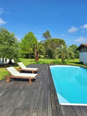 Piscine de l'établissement Le spot Landais - Côté piscine ou située à proximité