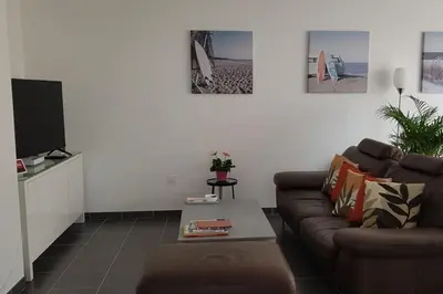 Coin salon dans l'établissement Maison moderne à Mimizan Idéale pour un séjour au calme