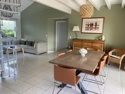 Coin salon dans l'établissement Maison proche Hossegor