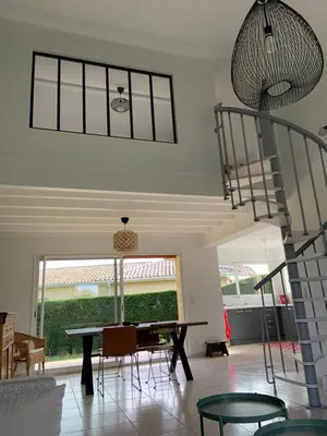 Coin salon dans l'établissement Maison proche Hossegor