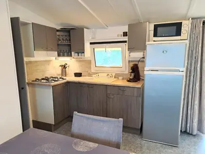 Cuisine ou kitchenette dans l'établissement DOMAINE LARBUT