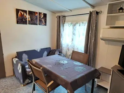 Coin salon dans l'établissement DOMAINE LARBUT