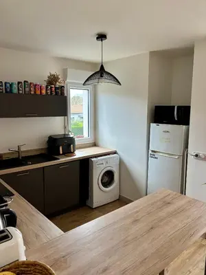Cuisine ou kitchenette dans l'établissement Charmant appartement proche de hossegor et des plages