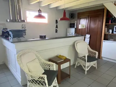 Cuisine ou kitchenette dans l'établissement Magnifique grange de 90 m2