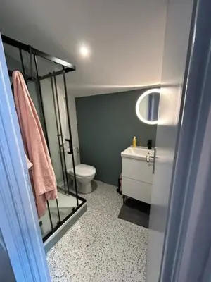 Salle de bains dans l'établissement Magnifique Villa proche Golf & Centre d' Hossegor avec Jacuzzi