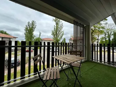 Balcon ou terrasse dans l'établissement L'Émeraude - Proche Hôpital - Parking - Clim - Fibre - Terrasse