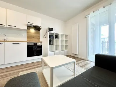 Cuisine ou kitchenette dans l'établissement L'Émeraude - Proche Hôpital - Parking - Clim - Fibre - Terrasse