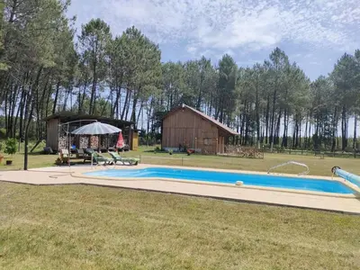 Piscine de l'établissement Lou coutiot ou située à proximité