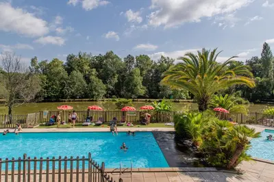 Piscine de l'établissement Camping maeva Respire La Comtesse ou située à proximité
