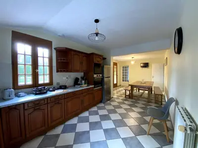 Cuisine ou kitchenette dans l'établissement La maison du Haou