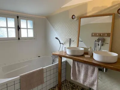Salle de bains dans l'établissement Chalet entre océan et foret au calme