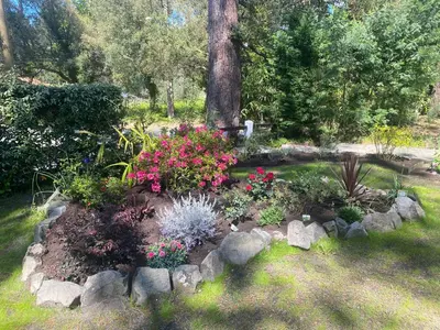 Jardin de l'établissement Villa landaise proche lac d’Hossegor et océan