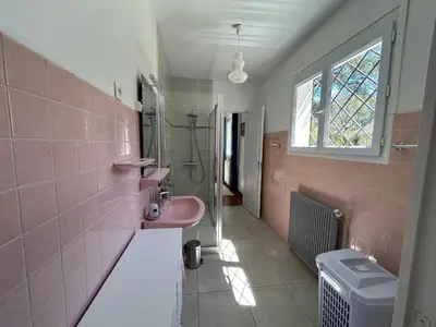 Salle de bains dans l'établissement Villa landaise proche lac d’Hossegor et océan