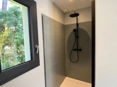 Salle de bains dans l'établissement Villas-des-oyats - Ophila - 8 personnes climatisée piscine chauffée