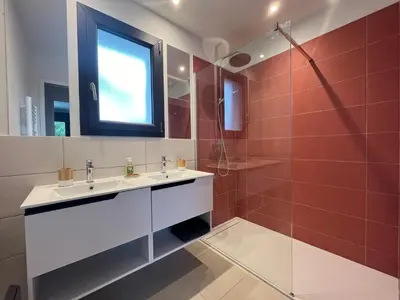 Salle de bains dans l'établissement Villas-des-oyats - Arena - 8 personnes climatisée piscine chauffée