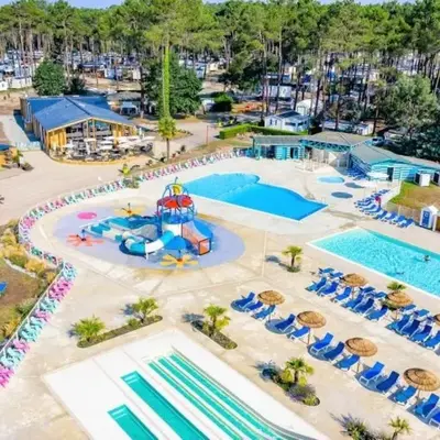 MH 472 TOUT CONFORT de 36M2 3 chambres 1 salle de bain idéalement situé dans camping 4 étoiles
