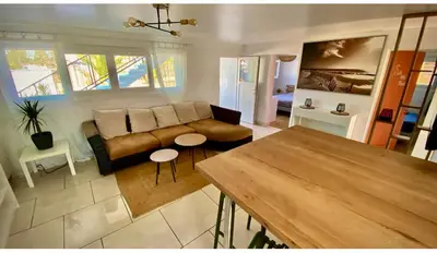 Coin salon dans l'établissement Sewa surf House 10min de Capbreton Hossegor