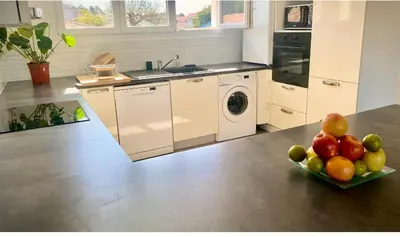 Cuisine ou kitchenette dans l'établissement Sewa surf House 10min de Capbreton Hossegor