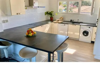 Cuisine ou kitchenette dans l'établissement Sewa surf House 10min de Capbreton Hossegor