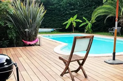 Piscine de l'établissement Villa élégante à La Teste-de-Buch avec piscine privée ou située à proximité
