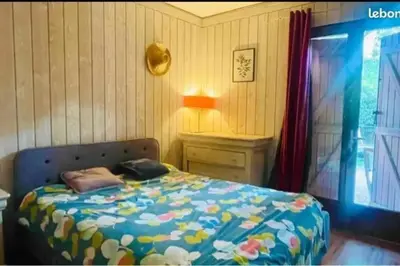 Un ou plusieurs lits dans un hébergement de l'établissement Villa élégante à La Teste-de-Buch avec piscine privée