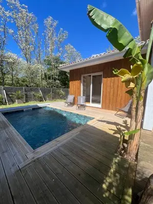 Piscine de l'établissement Villa avec piscine proche du lac ou située à proximité