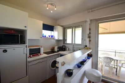 Cuisine ou kitchenette dans l'établissement HOSSEGOR RAYON VERT - En front de mer superbe vue océan, plages, Pyrénées, estacade et pinède