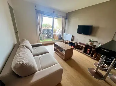 Télévision ou salle de divertissement dans l'établissement Charmant T2 à 200m de la plage, location du samedi au samedi !