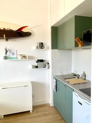 Cuisine ou kitchenette dans l'établissement COSY & SURF : Confort et vue Mer à Seignosse Le Penon