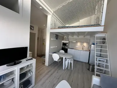 Cuisine ou kitchenette dans l'établissement Appartement lumineux et spacieux à deux pas de la plage de Seignosse - FR-1-239-1042