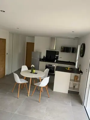 Cuisine ou kitchenette dans l'établissement Maison calme IHESA