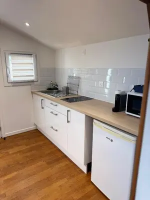 Cuisine ou kitchenette dans l'établissement L'Agua, centre-ville de Dax