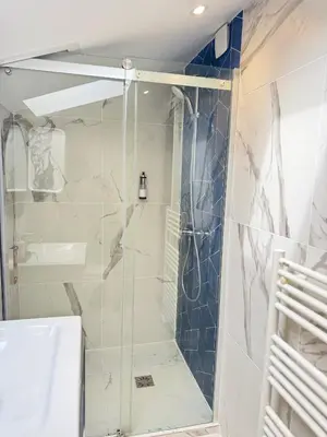 Salle de bains dans l'établissement L'Agua, centre-ville de Dax