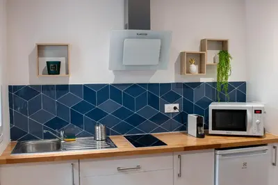 Cuisine ou kitchenette dans l'établissement WAVY, studio centre ville DAX