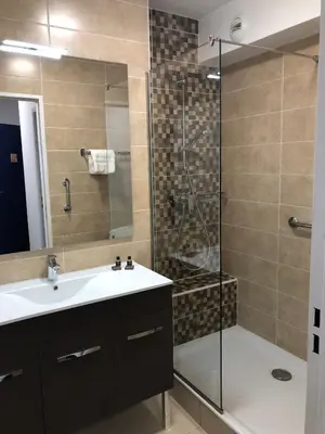 Salle de bains dans l'établissement Les Demeures de Borda