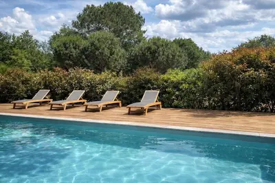 Piscine de l'établissement Cabane de Pêcheurs Huraia ou située à proximité