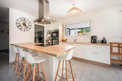 Cuisine ou kitchenette dans l'établissement Maison entre Vignobles et Dune