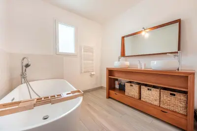 Salle de bains dans l'établissement Maison entre Vignobles et Dune