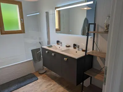Salle de bains dans l'établissement Jolie maison landaise tout confort